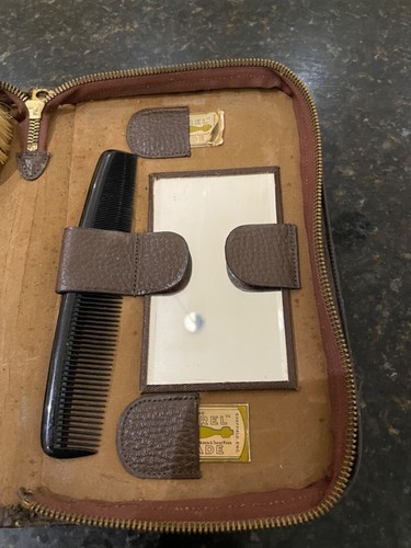 Sehr seltenes ca. 30er Jahre Vintage Herren Pflege Reiseset Lorbeer Rasiermesser Leder