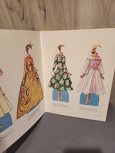 1986 Grace Kelly Paper Dolls In Full Color Uncut 4 Dolls 32 Costumes Gowns Dior - Picture 3 of 6