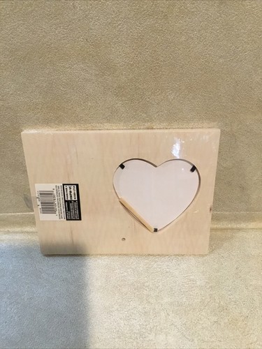 Michael's Store Brand- ArtMinds Ready To Decorate Heart Shaped Photo Frame NEW. - Picture 2 of 2
