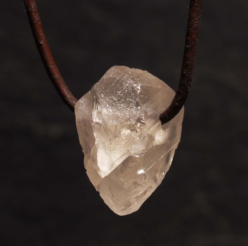 Edelstein Anhänger gebohrt G-O Kristall Rohstein Fossilien Nugget für Lederband - Bild 200 von 252