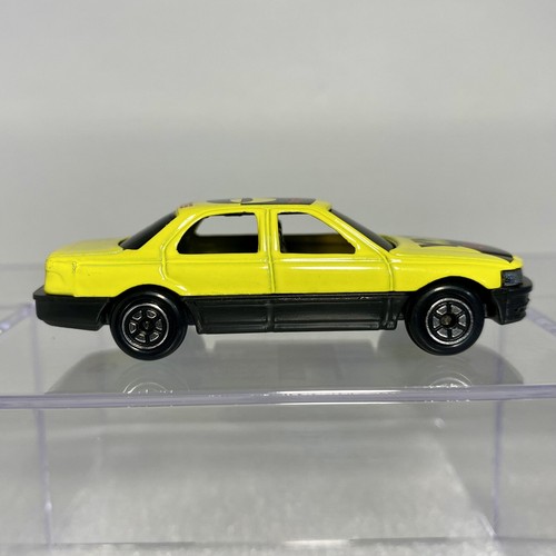 Yatming #806 Lexus LS400/Toyota Celsior 1:64 Diecast Yellow "YM Racing" tampo - Picture 4 of 10