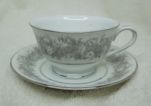 Vintage Sango China in the Florentine Pattern Lot of 4 Cups & 4 Saucers Nice! - Picture 8 of 14
