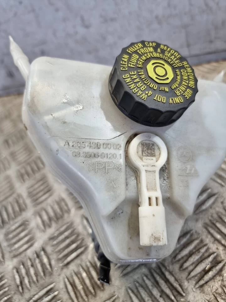 Cilindro maestro de freno Mercedes Benz C220 A2054300002 W205 AMG 2017 diésel Foto 3 de 4