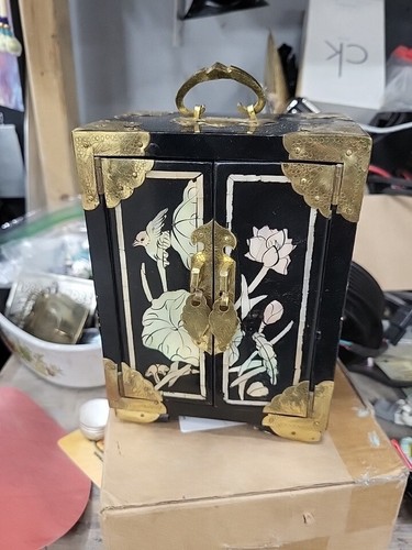 Vintage MOTHER OF PEARL Inlay BLACK LACQUER 3 DRAWER ASIAN JEWELRY BOX Cabinet - Picture 2 of 12