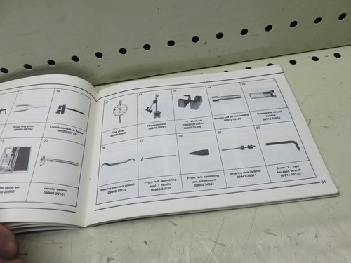 1982 SUZUKI RM60 OWNER OPERATORS MANUAL BOOK DIAGRAM (TMAN09) - Picture 8 of 12