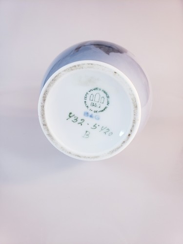 Vintage B & G - Bing & Grondahl Porcelain FLOWER VASE #432-5420 Denmark 7.5" - Picture 4 of 4