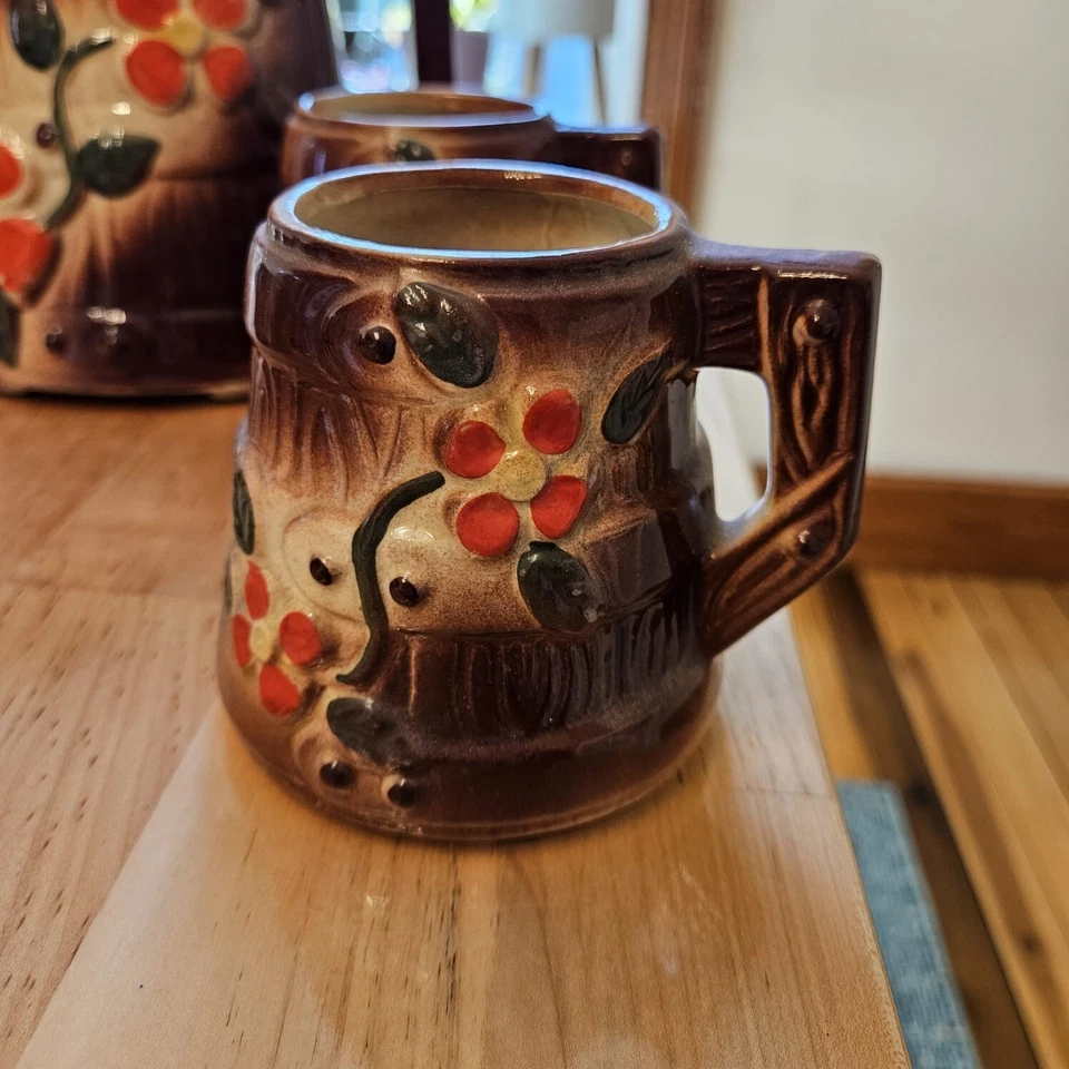 Jarra de barril vintage marrón y floral con tazas (4) hecha en EE. UU. Foto 3 de 4