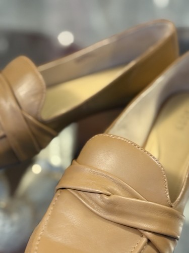 Talbot Womens Size 9.5 Tan Classic Loafer - Work Or Dress Shoe Flats - Picture 7 of 13