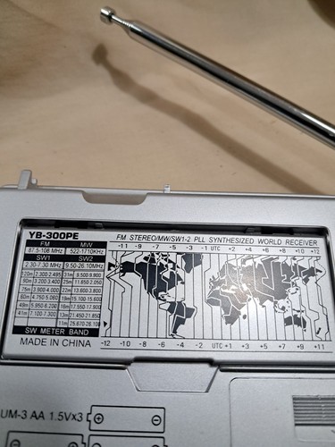 Grundig YB 300PE AM/FM 13 Band Shortwave Radio With Grundig SW QPO - Picture 3 of 4