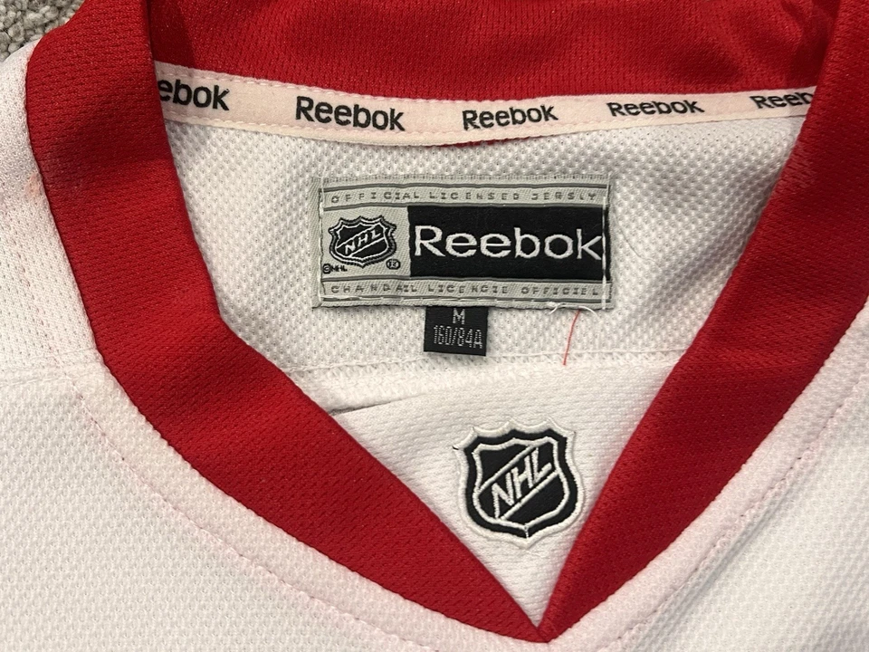 Reebok Detroit Red Wings Ice Hockey #71 Dylan Larkin Jersey Womens Med Red White - Image 3 of 4