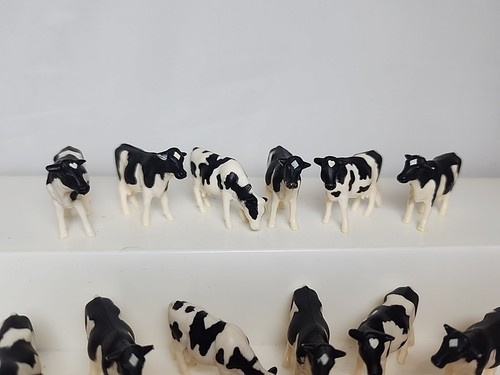 Vtg 90s ERTL 1/64 Farm Country Holstein Dairy Cows Lot of 16 Diorama Display - Picture 2 of 7