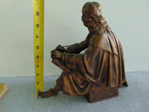 ALTE ANTIKE MANTEL REGAL UHR FIGUR AUFSATZ STATUE MANN MIT STIFT BÜCHER - Bild 8 von 13