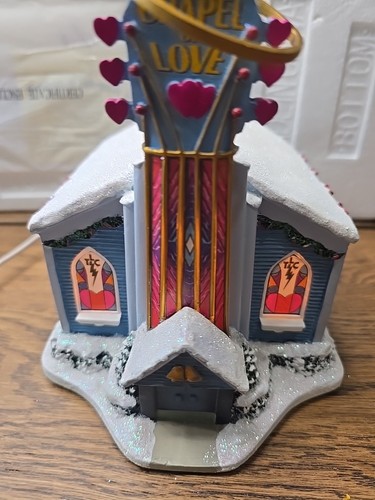 Hawthorne Village Elvis Presley Kapelle der Liebe beleuchtet mit Echtheitszertifikat funktioniert - Bild 3 von 15