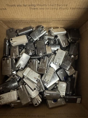 Lot Of  240 VINTAGE NOVELTY LIGHTERS LOT 90s And early 2000s Butane. - Picture 4 of 6