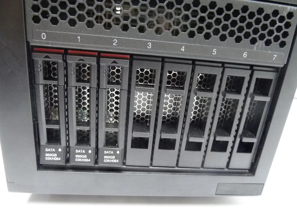 Lenovo ThinkSystem ST250 Tower Xeon E-2374G 3.7GHz | DDR4 32GB | 3x 960GB SSD - Image 4 of 4