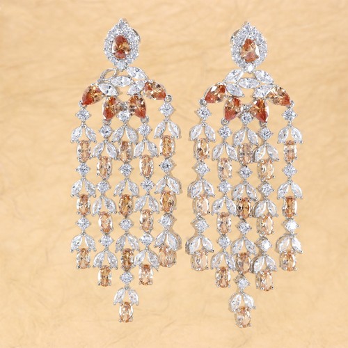 Exquisitos pendientes colgantes largos de circonita cúbica con detalles de topacio dorado y diseño colgante - Imagen 6 de 6