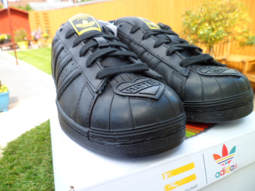 ADIDAS SUPER STAR PHARRELL Taille UK 5 ADIDAS SUPER STAR PHARRELL Taille UK 5