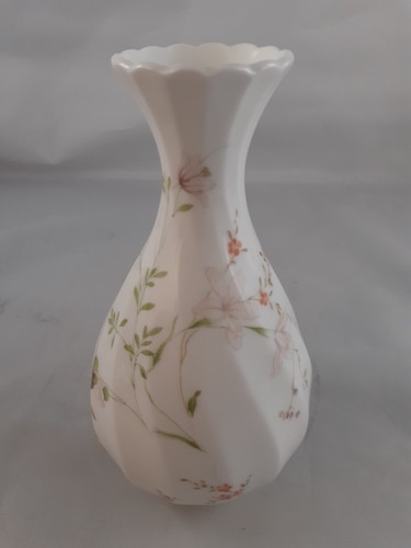 Wedgwood Campion Bud Vase 14 cm Bone China 1st Quality Vintage British - Picture 5 of 8