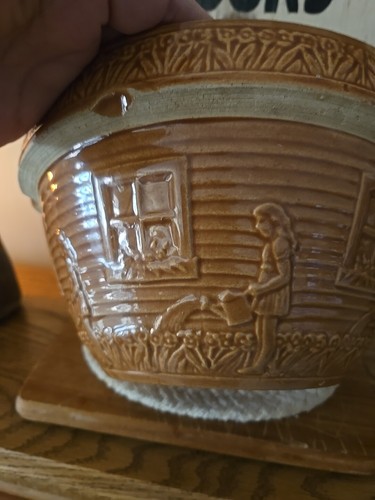 Vintage 9" Ransbottom Pottery Brown Mixing Bowl Girl with Watering Can 166 - Picture 2 of 4