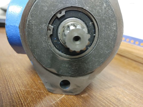 Believe to be Vickers ma non ha etichette - Pompa idraulica - 11 spline - Foto 4 di 10