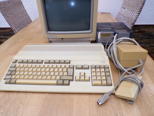 Commodore Amiga 500 + 1084S Monitor + Maus + Disketten + Kabel + Netzteil. TOP - Afbeelding 2 van 3