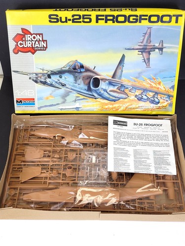Monogram Su-25 Frogfoot Iron Curtain Series 1/48 Model Kit 5818 CIB ~ T574 - Bild 2 von 2
