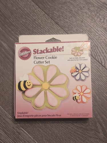 2007 Wilton Stackable-Flower Cookie Cutter Set of 3 New in Box ๐ - Picture 7 of 7