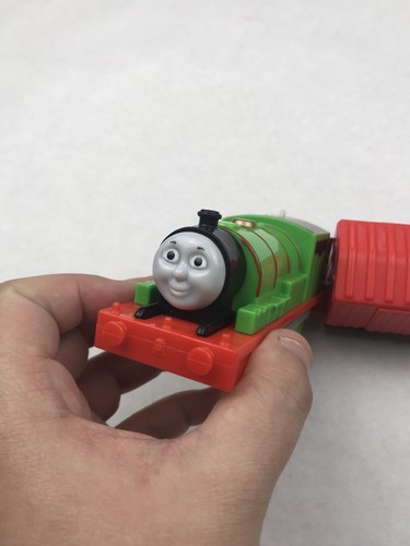 Talking Thomas & Friends Trackmaster 2013 motorizado Percy con 2 coches - Imagen 8 de 8