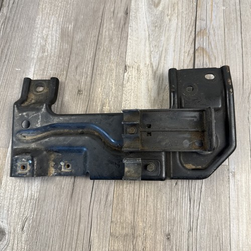 Ford F250 F350 1999-2003 soporte superior de montaje del radiador/montaje de herramienta de neumático de repuesto - Imagen 1 de 7