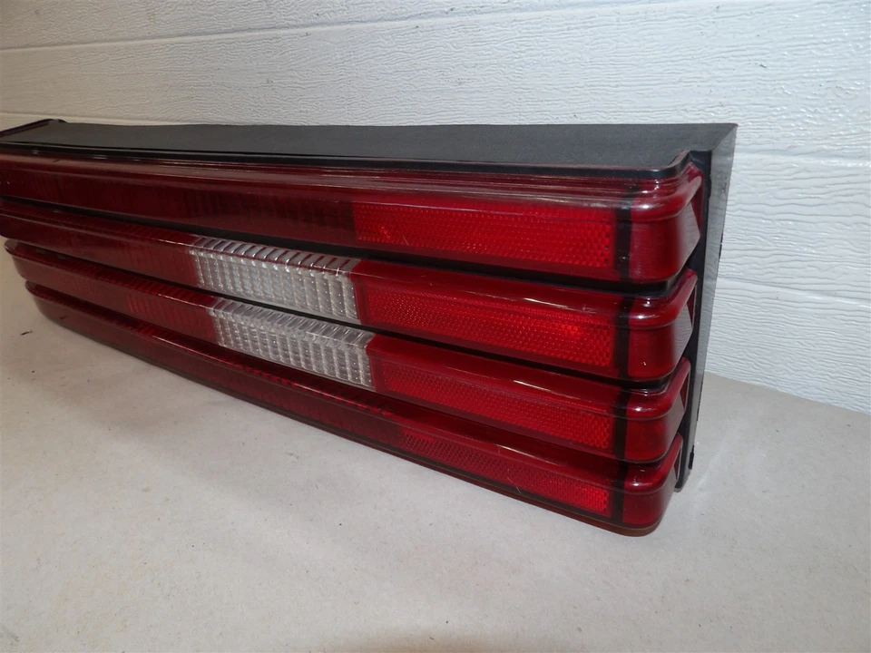 MERCURY LYNX 1985-1987 HATCHBACK LH CONJUNTO DE LUCES TRASERAS LATERALES DEL CONDUCTOR exc. XR3 OEM Foto 3 de 4