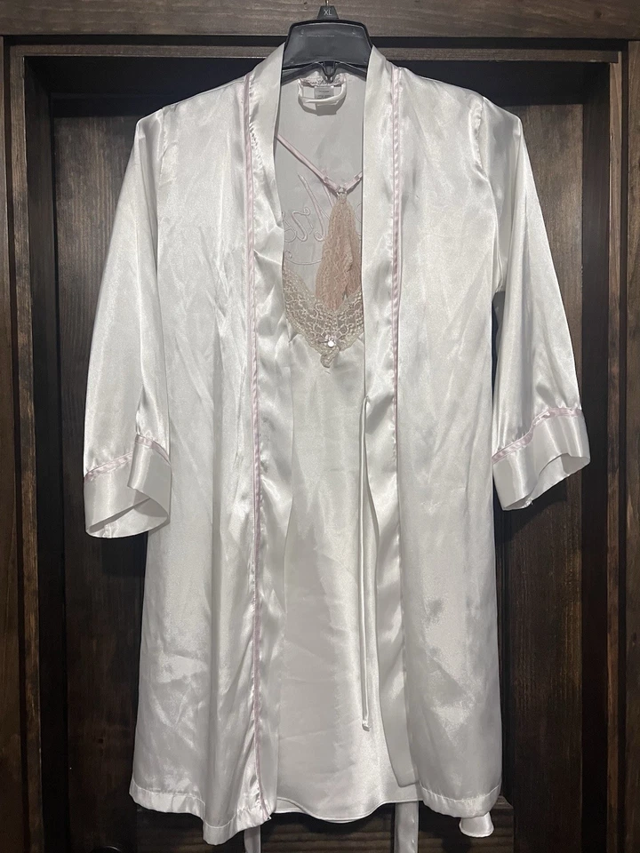 Linea Donatella E3022 'Mrs' 缎面包裹式新娘长袍,Chemise 睡袍套装 M 码 — 第 2/4 张图片