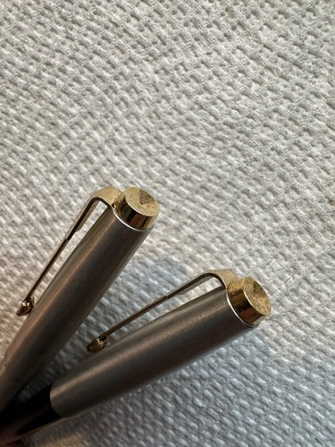 2 Vintage Parker Push Cap Ballpoint Pens with Gold Top Ends & Pocket Clips - Picture 6 of 9