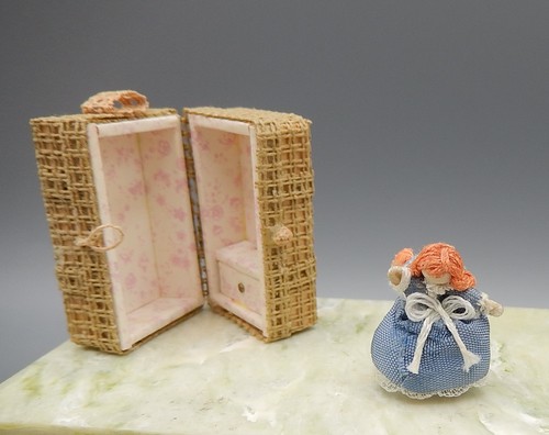 Vintage OOAK Doll's Toy Doll With Doll Trunk Dollhouse Miniature 1:12 - Picture 6 of 10