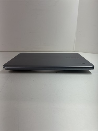 Samsung XE525QBB 12.2" Celeron 3965Y 4GB Touchscreen Chrome Notebook Computer - Picture 10 of 12