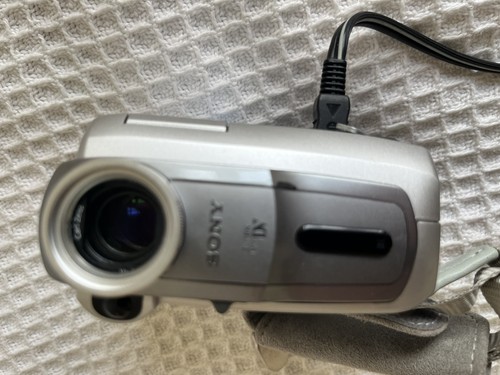 Sony Handycam Camcorder DCR-PC109E lens filter mains adapter needs new battery - Picture 9 of 17