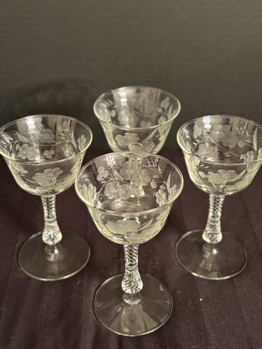 Set of 4 Libbey Glenmore vintage 6 inch etched glass sherbet/champagne glasses. - Picture 2 of 13