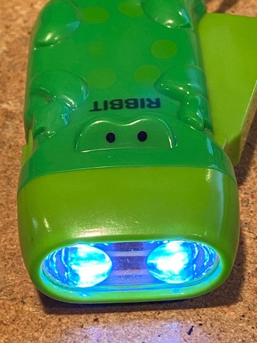 Kinder Spaß Taschenlampe Frosch LED Pumpe Action Licht *NEU* aaa1 - Bild 4 von 5