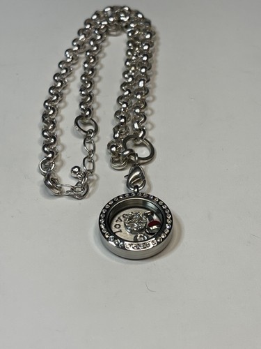 Origami Owl medium Silver hinged locket w chain and charms - Picture 5 of 8