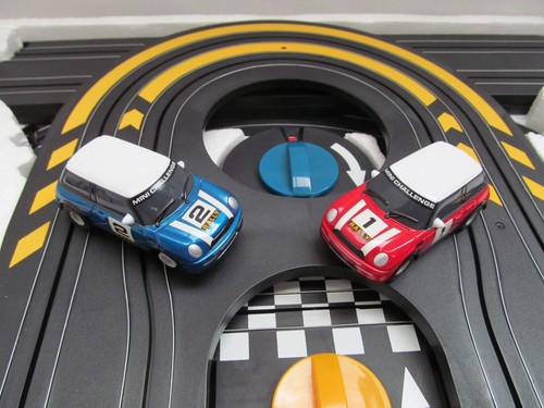 Micro Scalextric Mini Challenge BMW Mini Cooper 1 v BMW Mini Cooper 2 Pre-owned - Picture 6 of 10