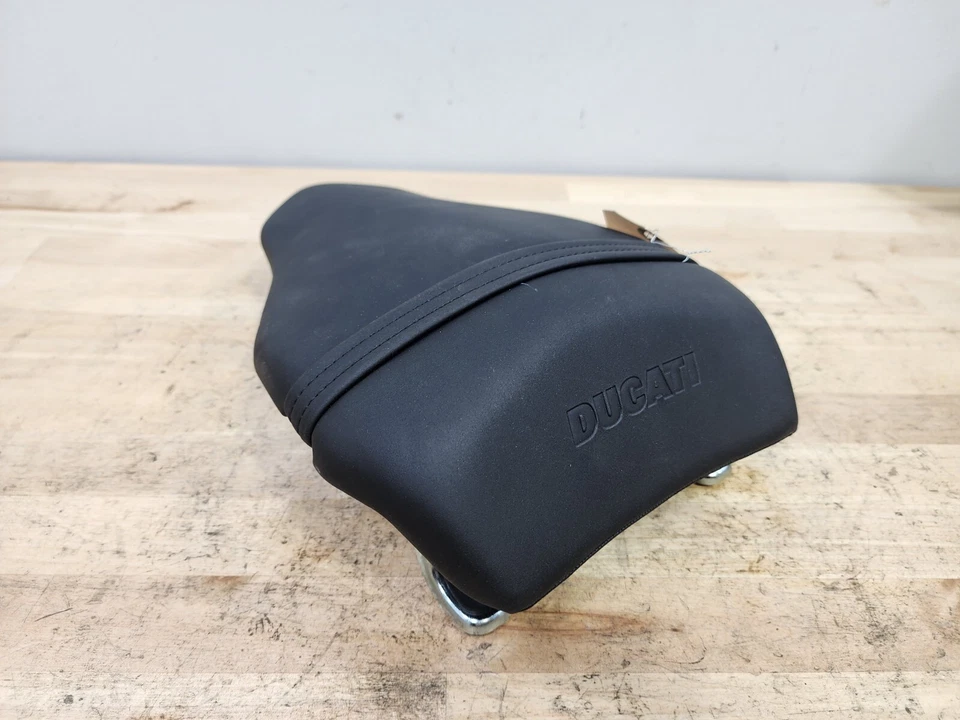 Asiento de pasajero trasero Pillón Ducati 1098 1198 848 2007-2010 OEM 59510811A Foto 4 de 4