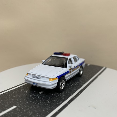 Matchbox Premiere State Police South Dakota Highway Patrol Ford Crown Victoria - Picture 11 of 13