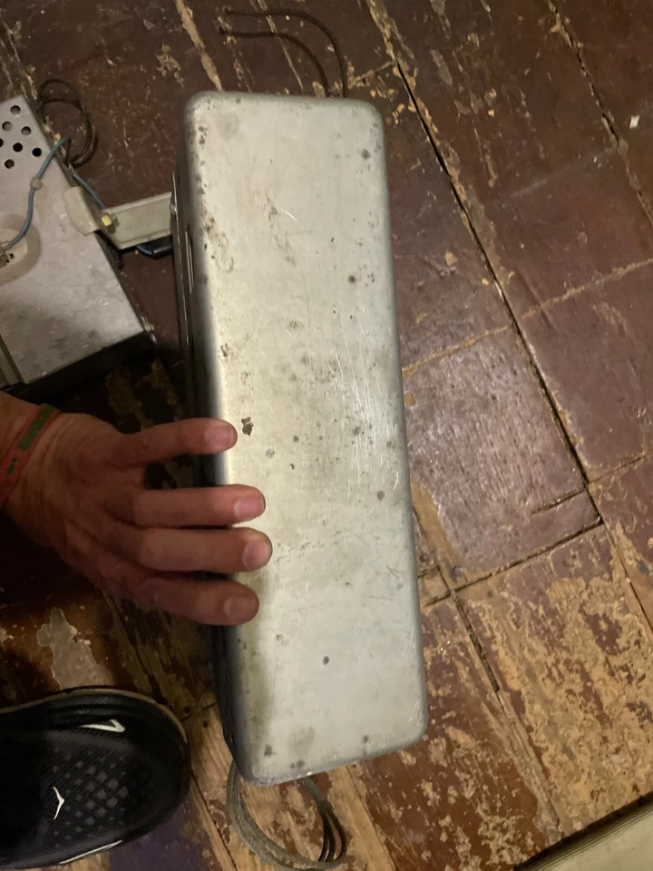 1953-55 Oldsmobile DeLuxe AM Push Button Radio 88 98 Fiesta Delco 982990 Factory - Image 3 of 4