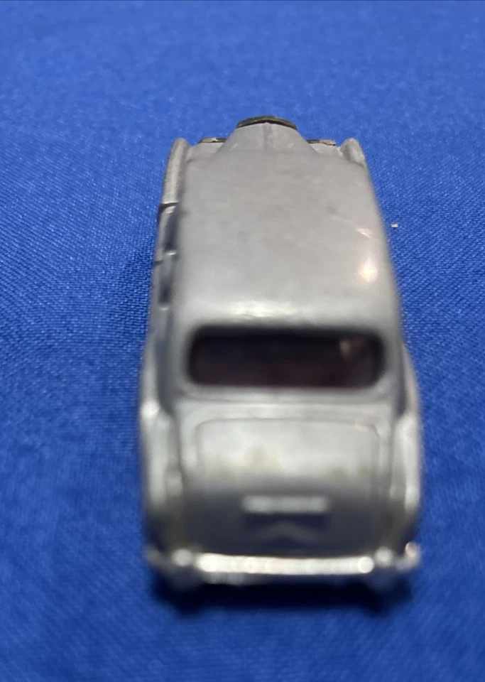 Yat Ming 1970 Rolls Royce Phantom VI Diecast Car 1/64 Gray Silver 060424WT-M - Image 4 of 4