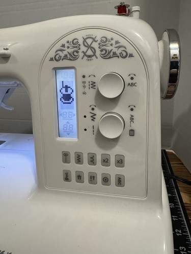 Máquina de coser Singer One Plus computarizada usada - Imagen 5 de 8