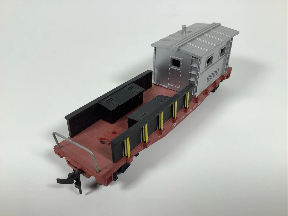 Model Power 8200 HO Scale 40' Work Caboose Safety First 624 - Image 3 of 4