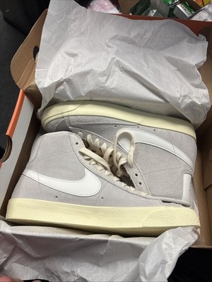 Size 9 Wmns- Nike Blazer '77 Vintage Mid Light Bone Alabaster W