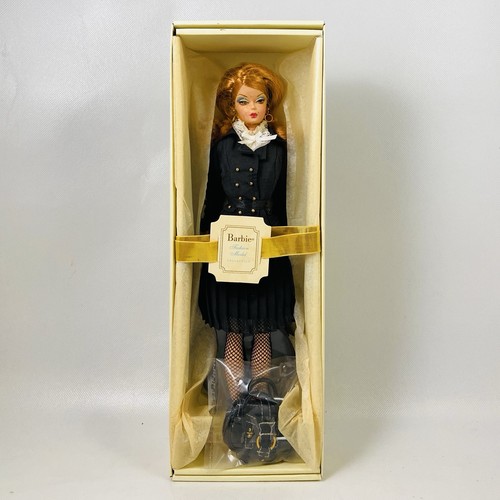 🌟Barbie Pretty Pleats Silkstone Fashion Model Doll Gold Label 2006 Mattel J0956 - Picture 2 of 9