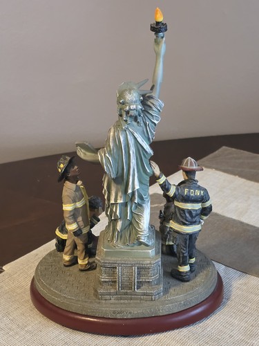 FDNY 9/11 -Statue Vanmark Red Hats Of Courage “UNITED WE STAND” 12” # 9651 -A6 - Picture 8 of 13