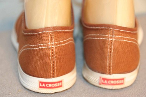 Sz 4 SNEAKER GIRLS NOS Vtg 1970s Gold TENNIS Shoe LaCrosse SKAMPS CANVAS - Picture 3 of 4