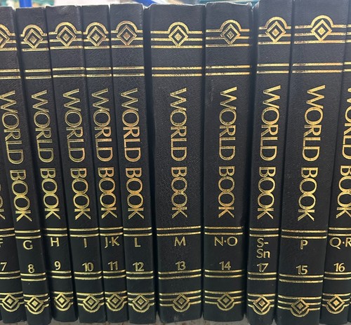 World Book Encyclopedia 2013 [Hardcover] World Book, Inc. Black Cover Gold 22 V. - Picture 3 of 7